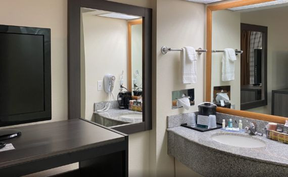 Quality Inn 76 Central